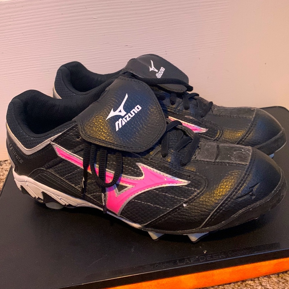 Mizuno softball cleats